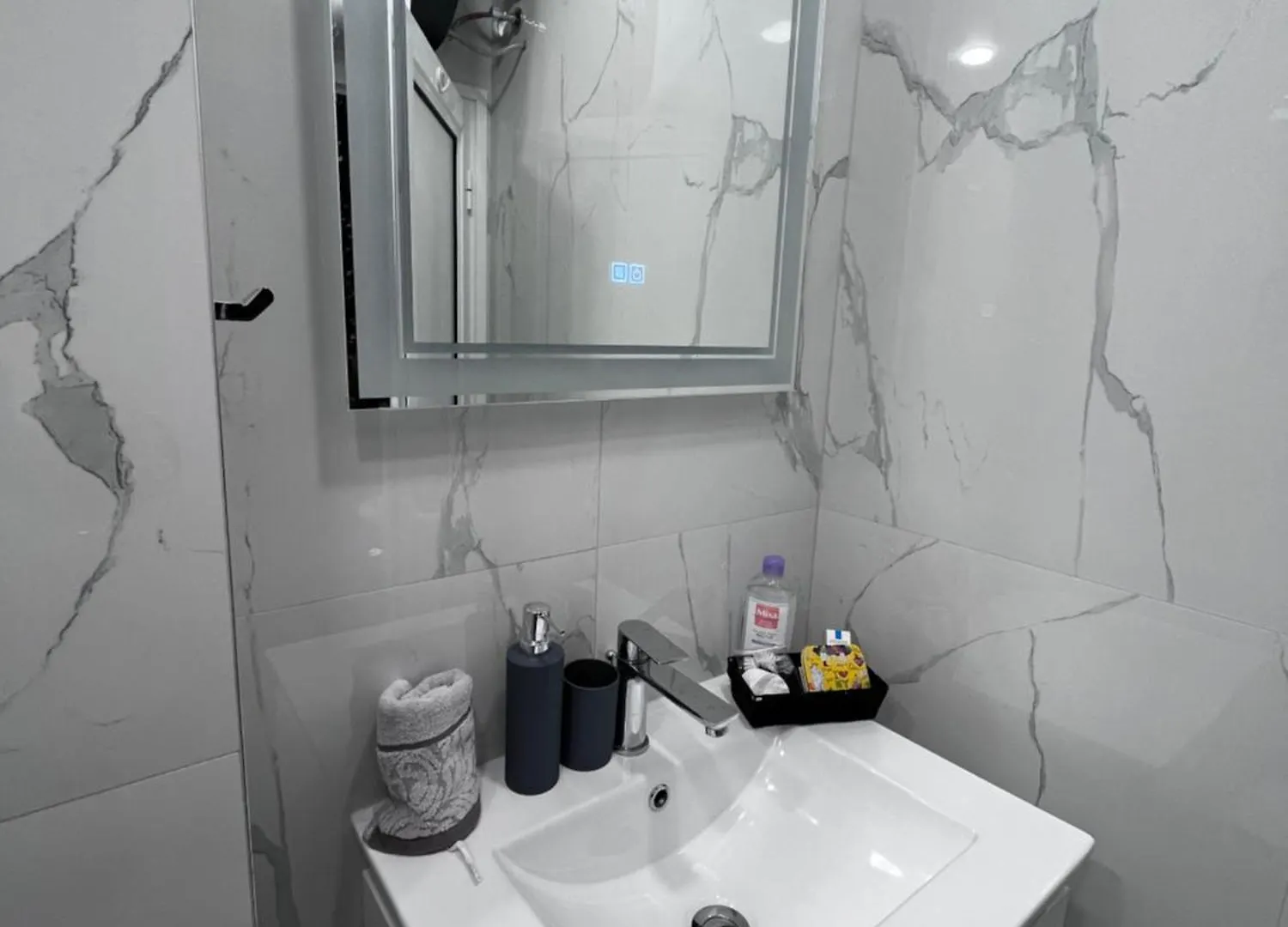 Beautiful Apartment Free Parking Garage 플로브디프