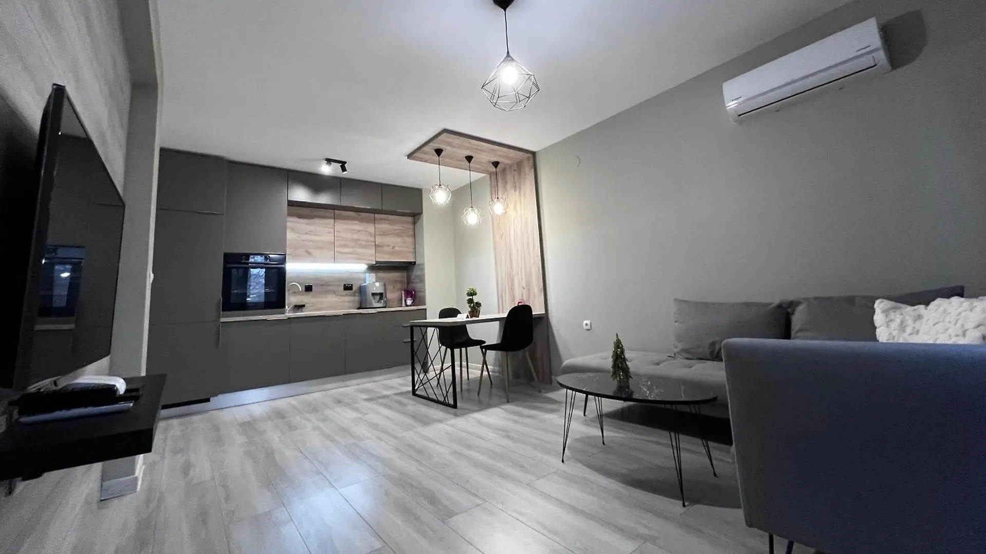 Beautiful Apartment Free Parking Garage 플로브디프